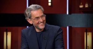 Máximo Huerta, escritor de la novela Mamá está dormida, 55 años: «Vivimos en un tiempo de mucho alzhéimer y se nos olvida de dónde venimos»