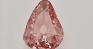 Exponen por primera vez un raro diamante rosa robado hace 100 años