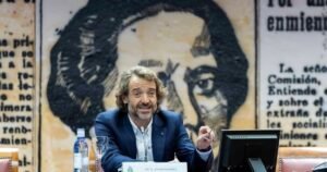 Javier Albares, médico especialista en sueño: “Para muchas mujeres en menopausia, el mejor tratamiento para el insomnio es la terapia hormonal sustitutiva”