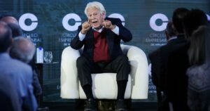 Felipe González, 84 años, sobre su infancia: «Nunca fui un buen estudiante. Mi madre se puso a trabajar a los 12 y le costaba leer»