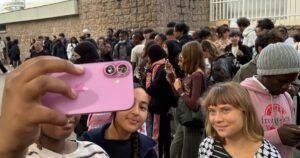 «Acá estamos, aunque Macron no quiera»: los estudiantes en Francia van por su quinta marcha y suman el apoyo de Greta Thunberg