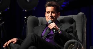 Charlie Sheen: «Ser padre soltero de dos adolescentes de 17 años da muchísimo más trabajo que haber salido con seis mujeres a la vez»